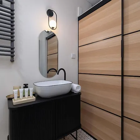 Apartment Beautiful With Air Conditioning For 2 Guests By Renters